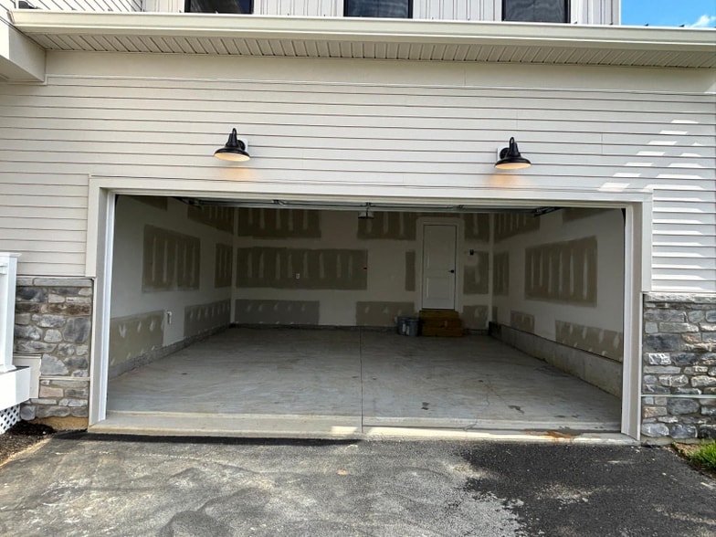 Building Photo - 1612 N Lore's Landing Rd