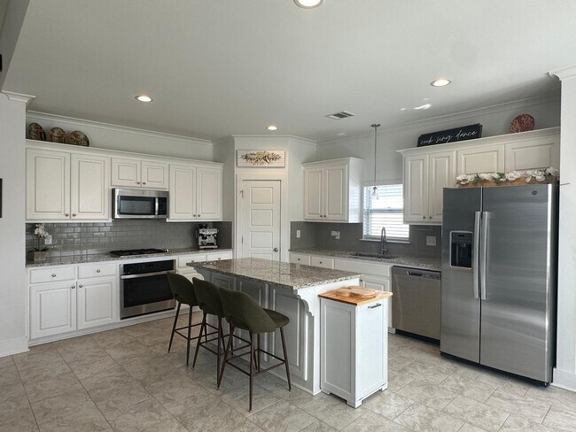 Building Photo - 39249 High Creek Dr