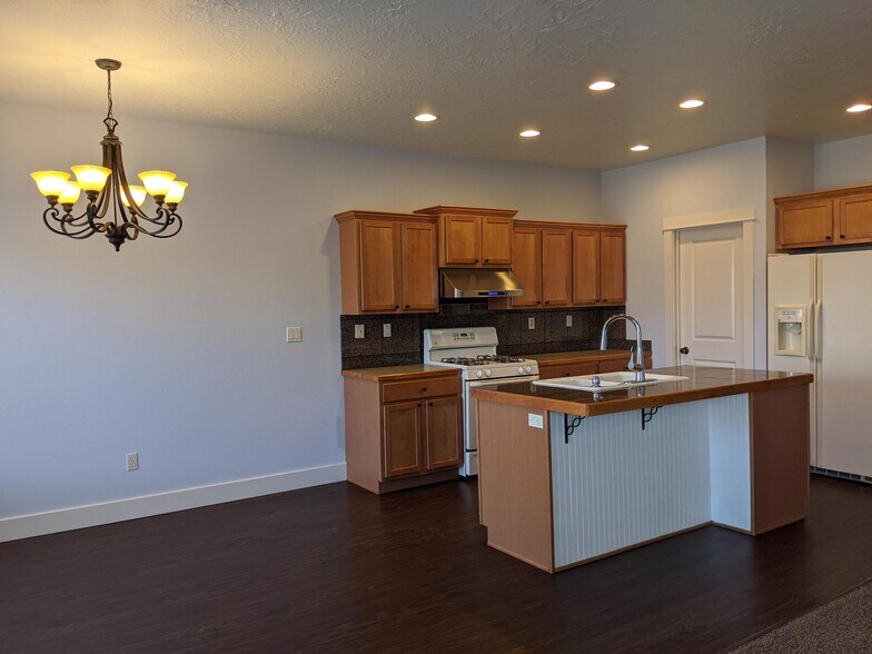 Building Photo - 11218 W Hazelwood Dr