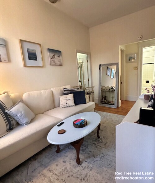 Building Photo - 583 Beacon St