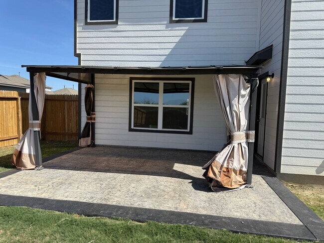 Building Photo - Move-In Ready 4BR with Private Yard & Fire Pit – Won’t Last!