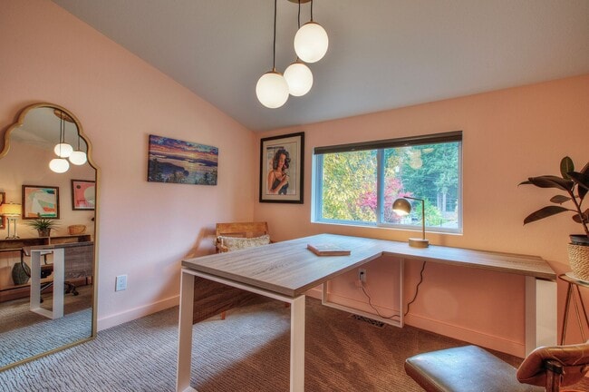 Building Photo - 4bd/2ba Edmonds Home