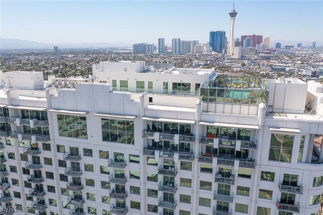 Building Photo - 900 S Las Vegas Blvd