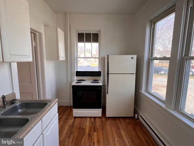 Building Photo - 24 E Cecil St