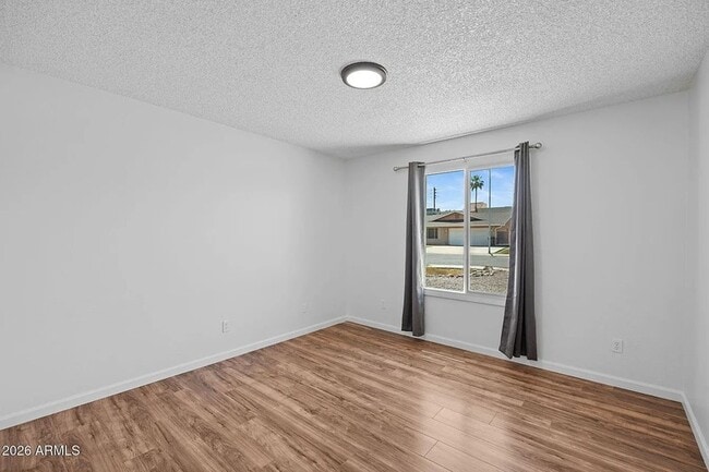 Building Photo - 1664 E Del Rio Dr
