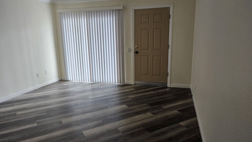 Building Photo - 210 Chambers Street