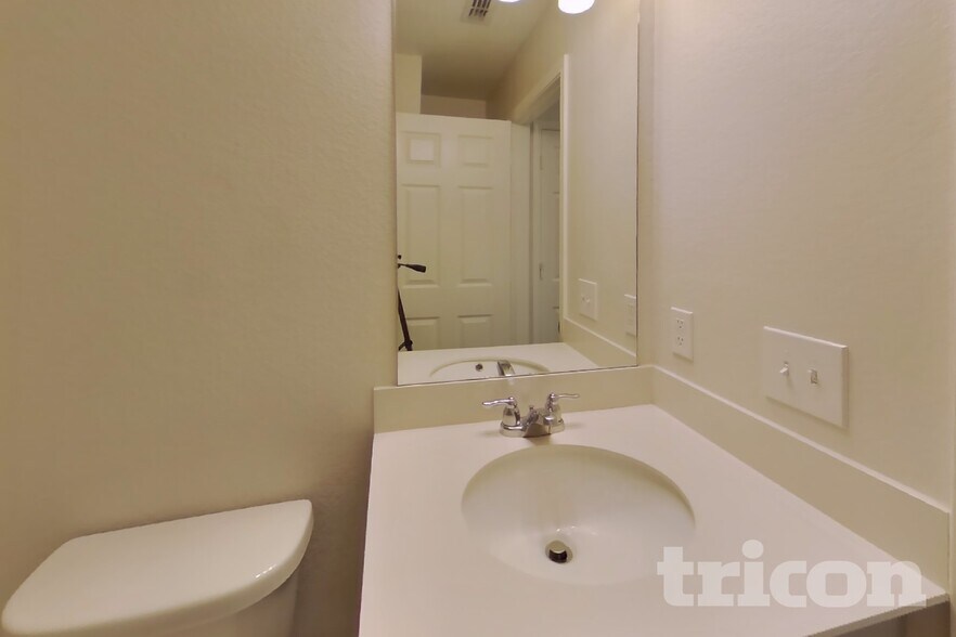 Building Photo - 1125 Waggoner Dr