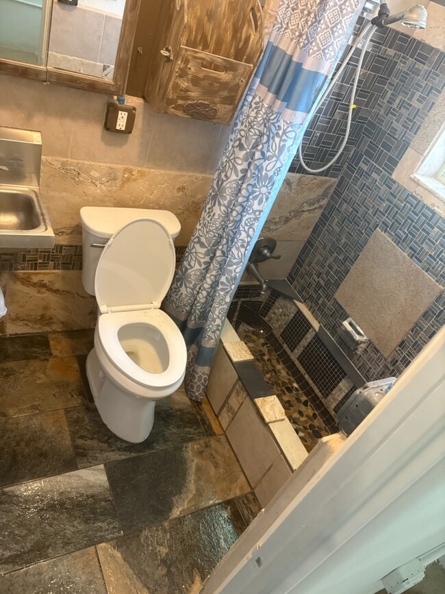 Building Photo - 1703 John Anderson Dr