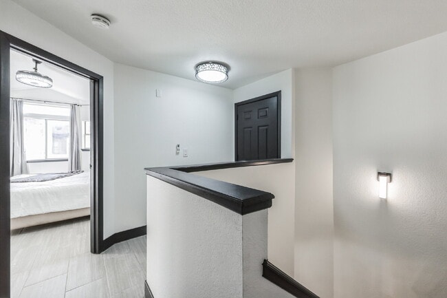 Building Photo - Beautiful Remodeled 2 Bedroom/2 Bathroom Condo is DTC!