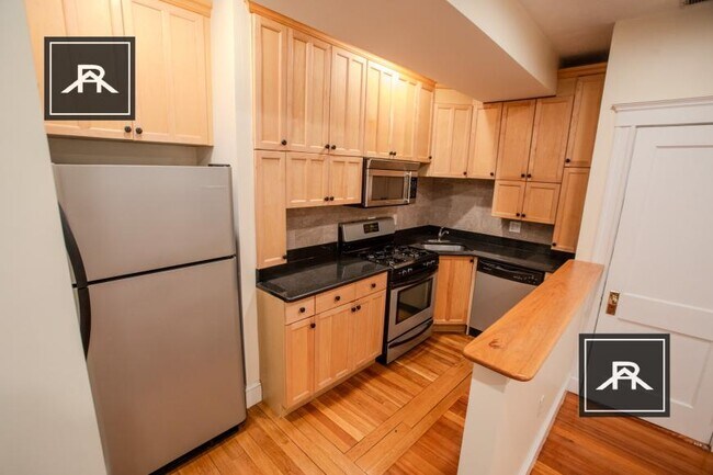 Building Photo - 3 bedroom in Brookline MA 02446