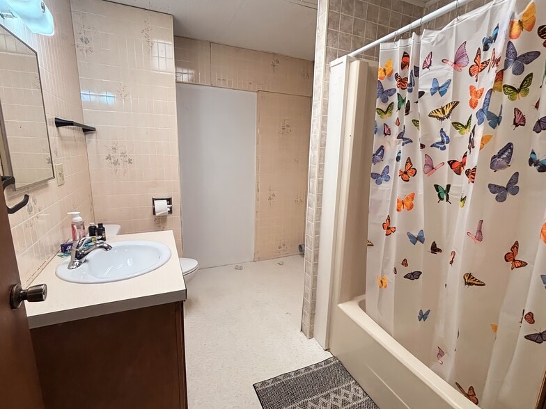 Building Photo - 1522 Wilkes Ave