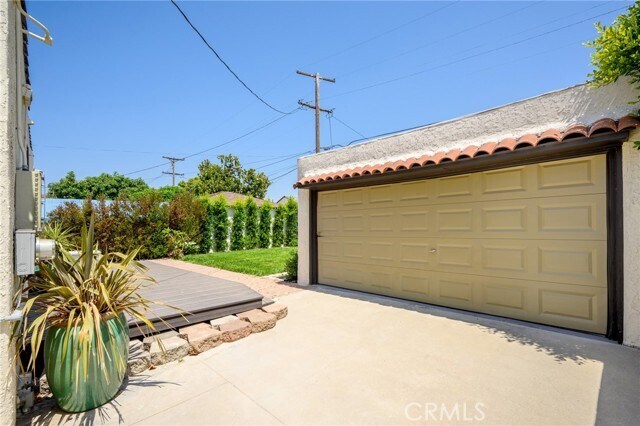 Building Photo - 809 Omar St