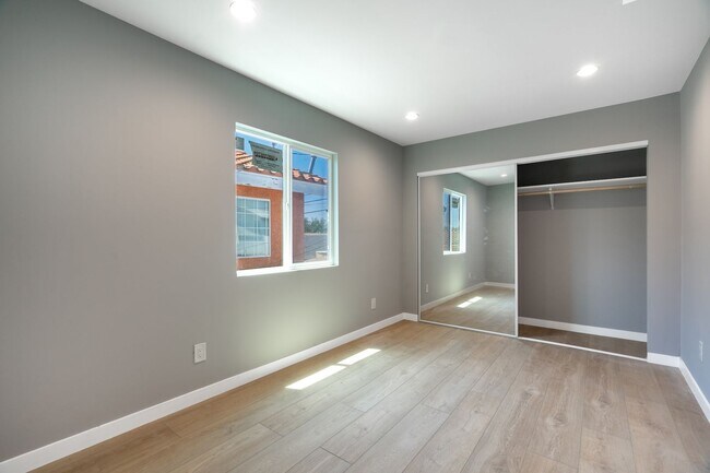 Building Photo - 1049 W 62nd St