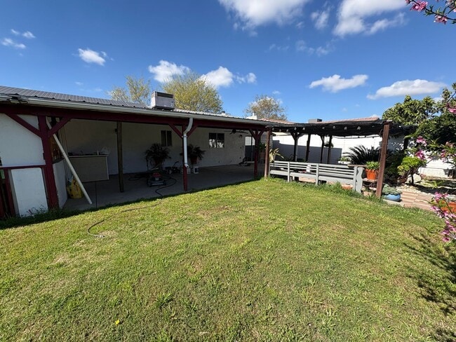 Building Photo - 3 bedroom 2 Bath home in quiet court