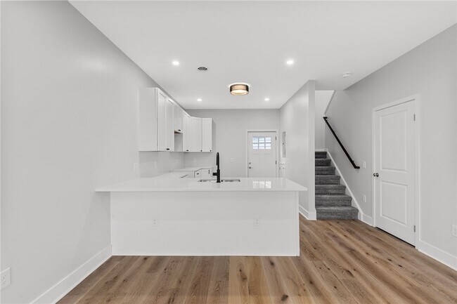 Building Photo - 169 S Union St