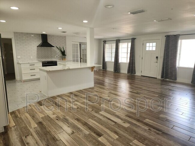 Building Photo - 1130 W Lake Brantley Rd