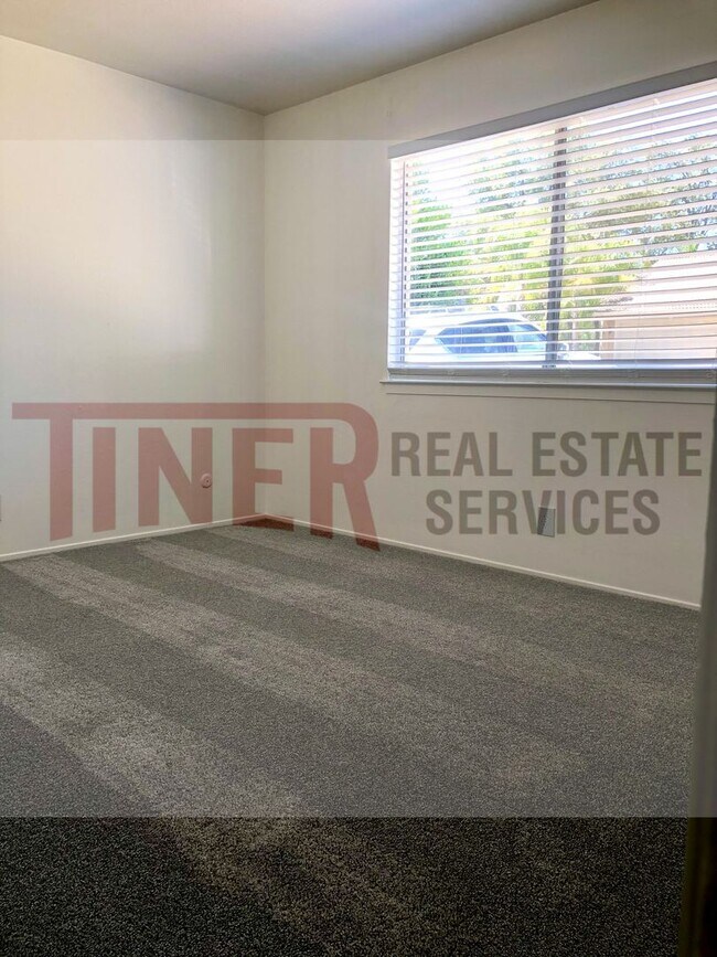 Building Photo - Charming Duplex in Carmichael