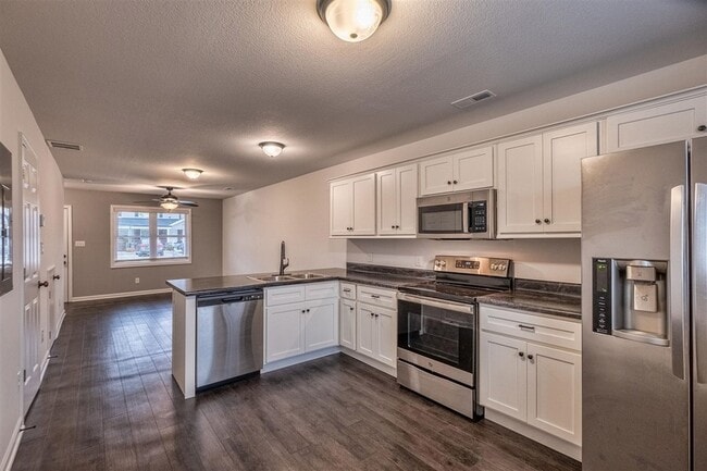 Building Photo - 100 Commerce St