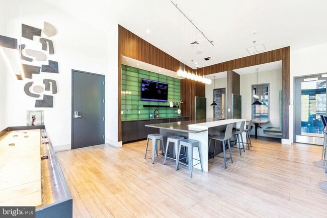 Building Photo - 16608 Crabbs Branch Way