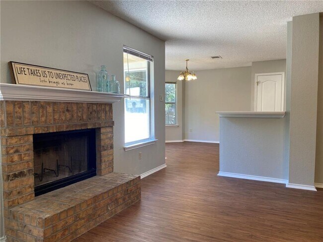 Building Photo - 1707 Timberwood Dr
