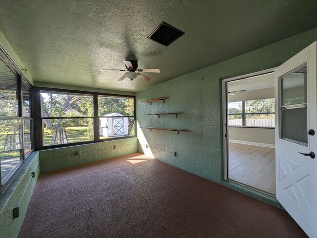 Building Photo - Gorgeous 3/2/2 Home, Great Location