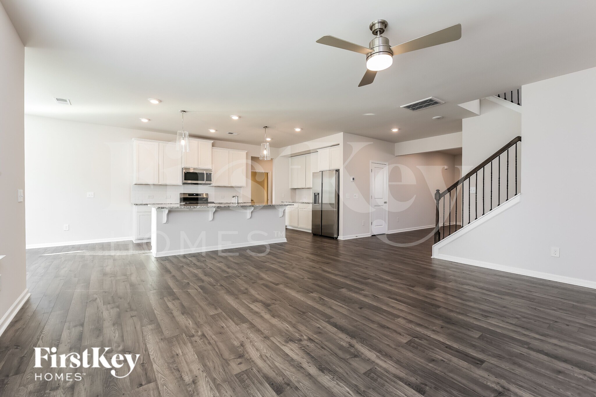Building Photo - 566 Hillpark Ln