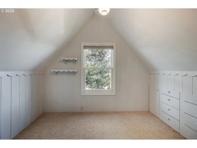Building Photo - Gorgeous College Hill 4 BD, 3BA in desirab...