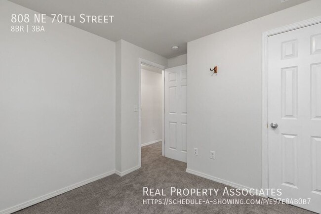Building Photo - 808 NE 70th St