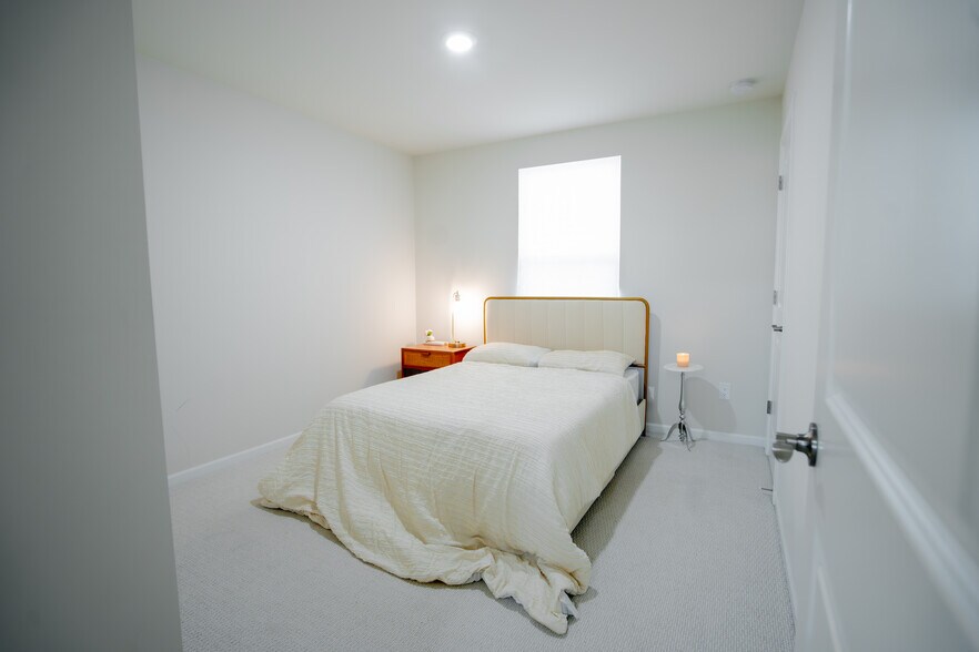 Building Photo - 6037 Fieldstone Cir