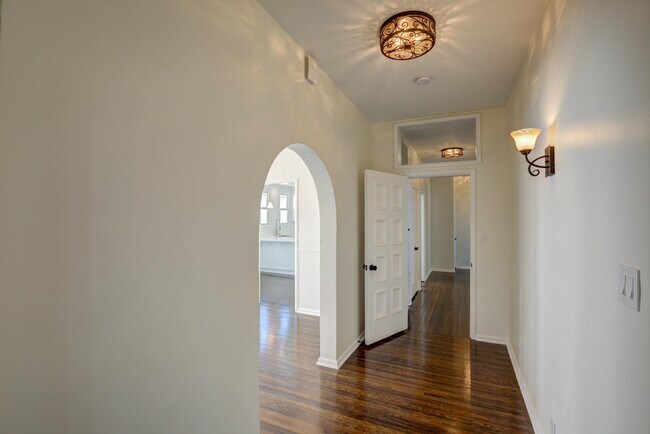 Building Photo - 176 S Orange Dr