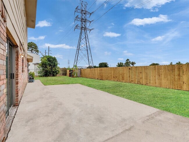 Building Photo - 4003 Swinden Dr
