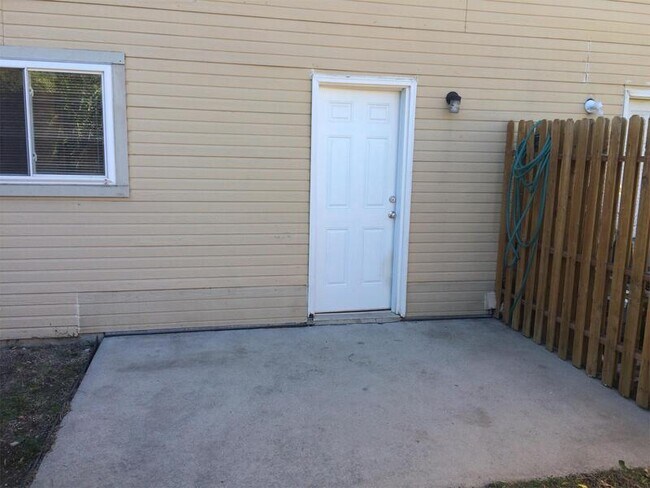 Building Photo - 571 Winnie Way