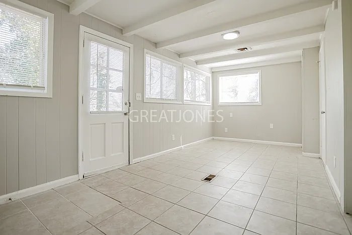 Building Photo - 3308 Woodlawn Ave