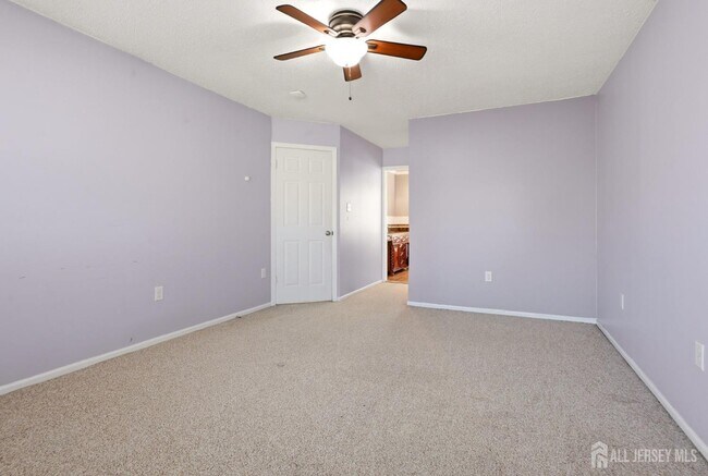 Building Photo - 50 Glen Oaks Ct