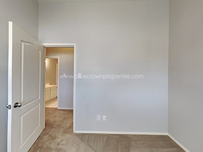 Building Photo - 8401 Greenfield Dr