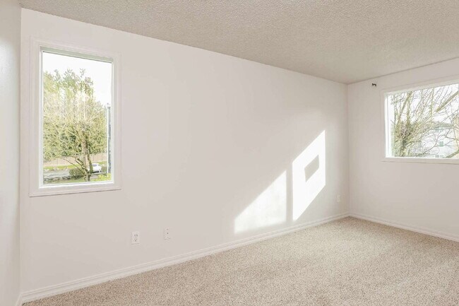 Building Photo - 2 bedroom 1 bath Condo for Rent in Everett WA