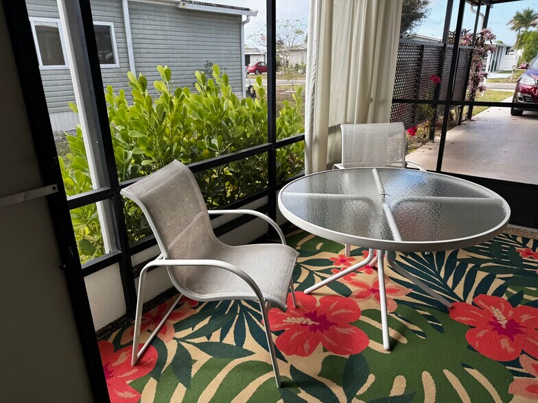 Building Photo - 10 Lake Diane Dr