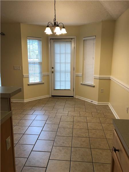 Building Photo - 15 Ledgestone Ln