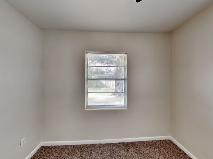 Building Photo - 408 Eastway Dr