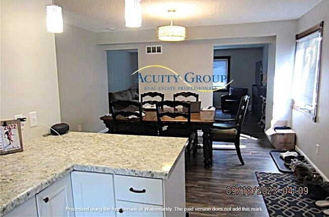 Building Photo - 4 Bedroom, 2,5 bath Duplex