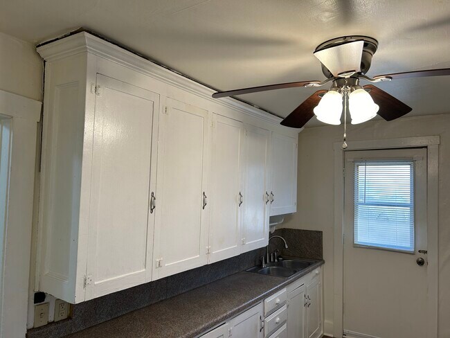 Kitchen - 307 N 4th St