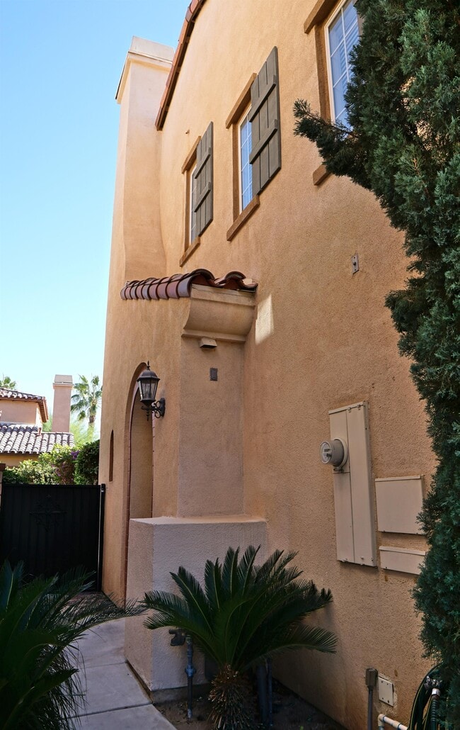 Building Photo - 1816 Pintura Cir W