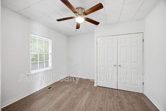 Building Photo - 3826 Kingwood Cir