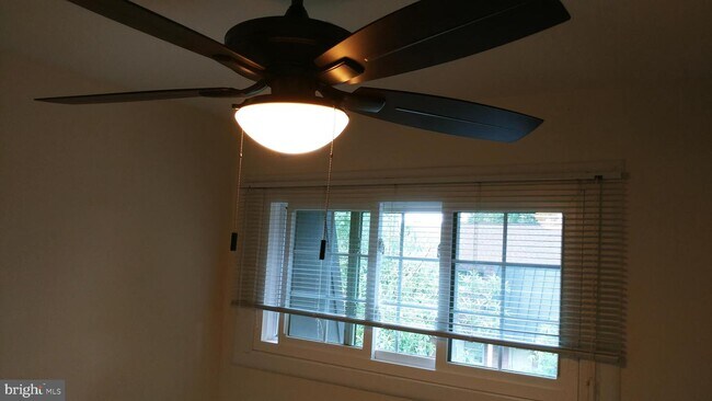 Building Photo - 126 S Virginia Ave