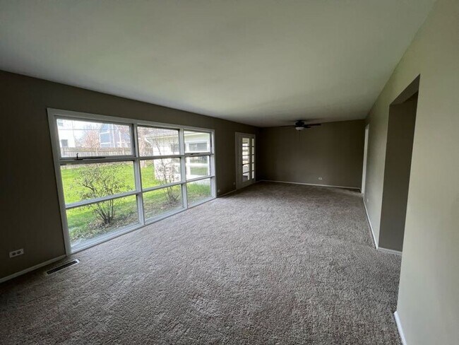 Building Photo - 3 Bedroom Home in Wheaton