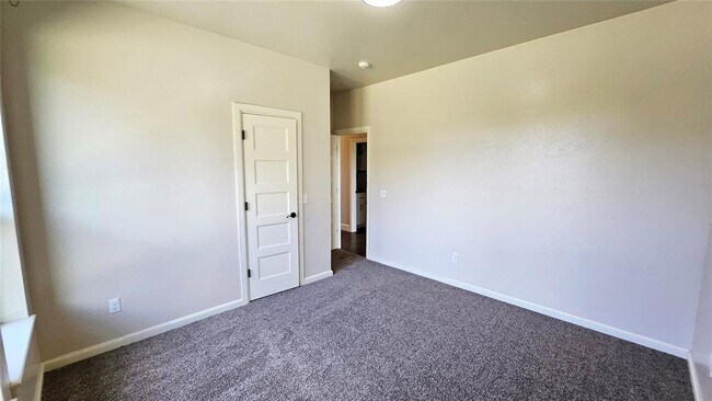 Building Photo - 6301 Hilltop Dr
