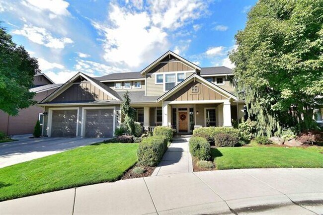Primary Photo - "Luxury Living: Stunning home with marble counter tops & Fireplace!"