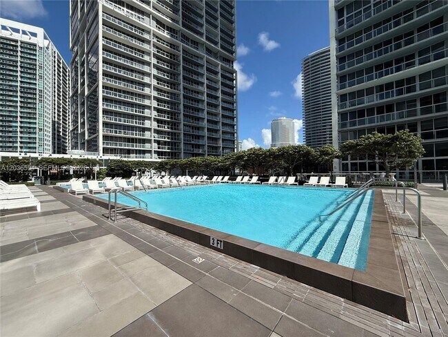 Building Photo - 495 Brickell Ave