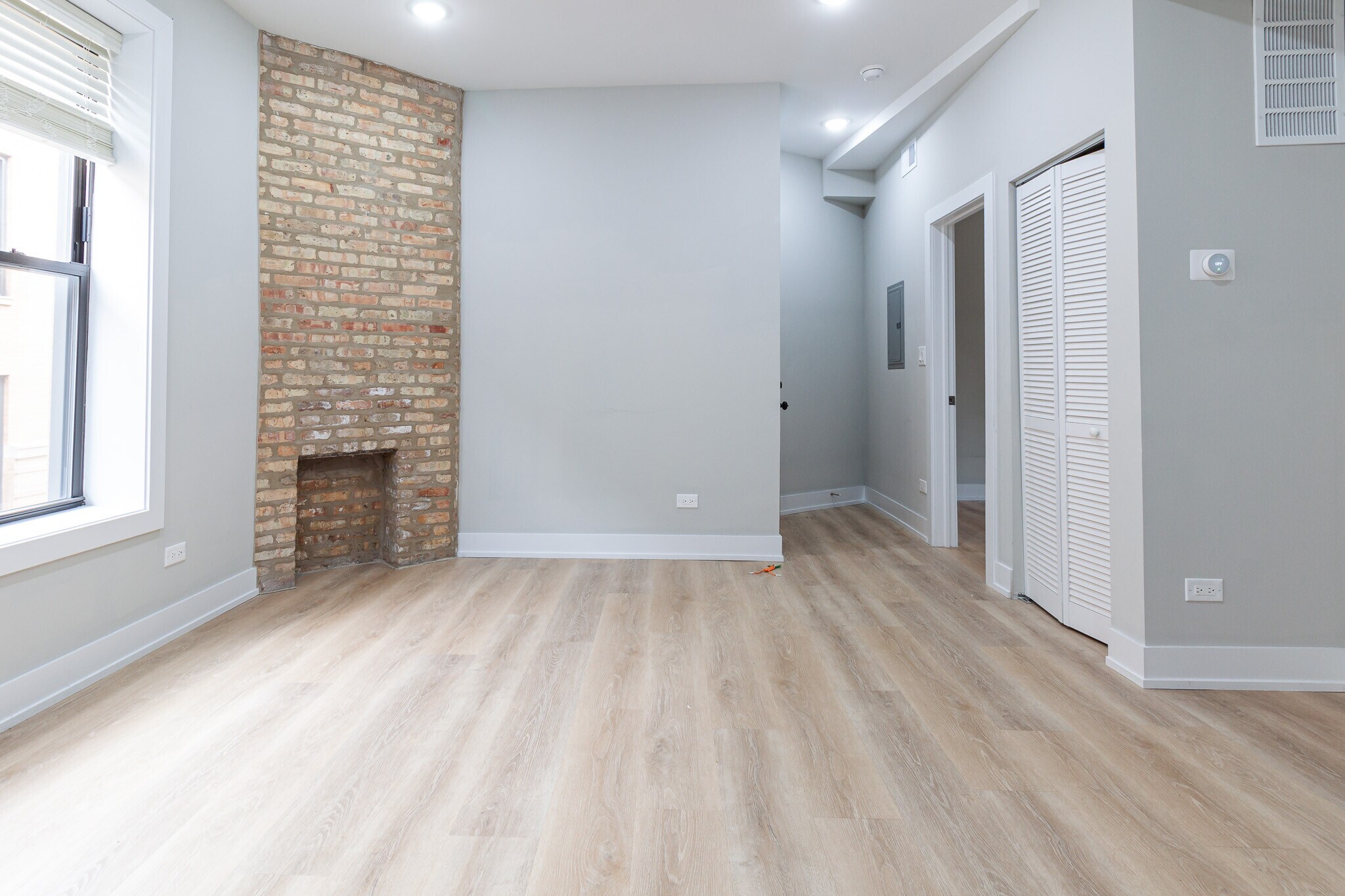 Building Photo - 441 W Belden Ave