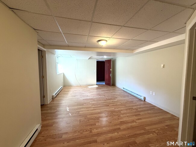 Building Photo - 512 Townsend Ave